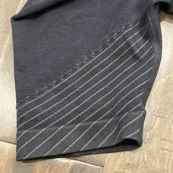 Joy Lab Black Extra High-Rise Short Leggings size XS - Picture 4 of 6